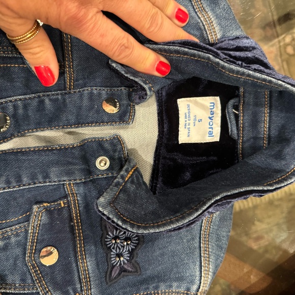 💙 Adorable! Mayoral denim jacket with stretch size 5!💙🌈 - Picture 2 of 5
